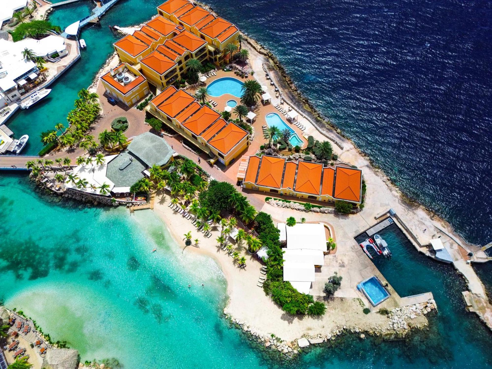 The Royal Sea Aquarium Resort Виллемстад Экстерьер фото