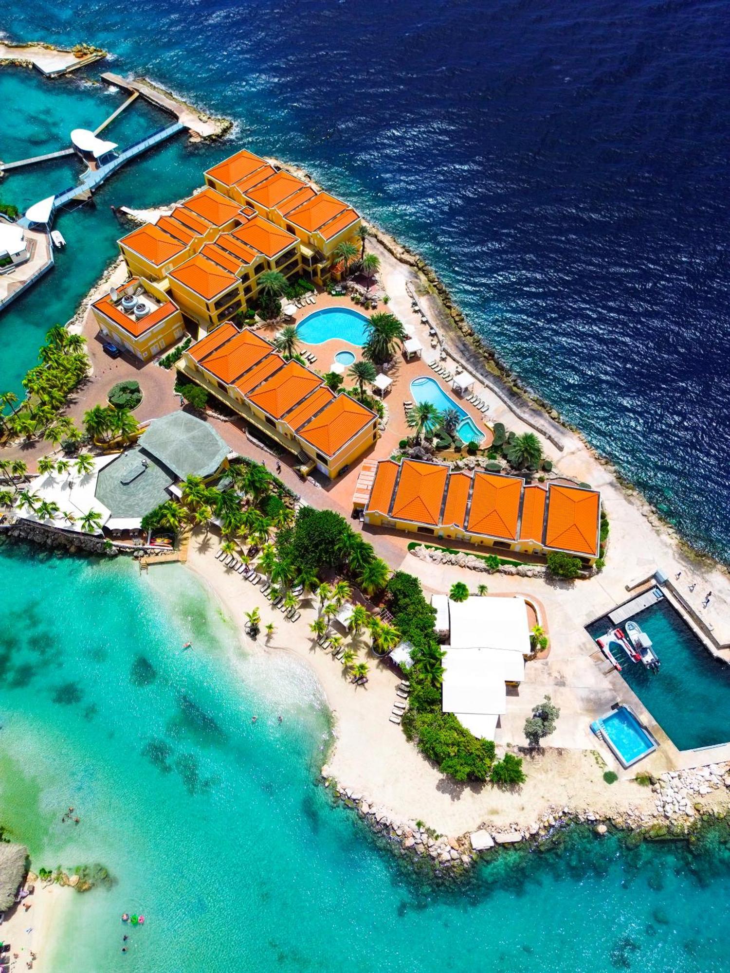 The Royal Sea Aquarium Resort Виллемстад Экстерьер фото