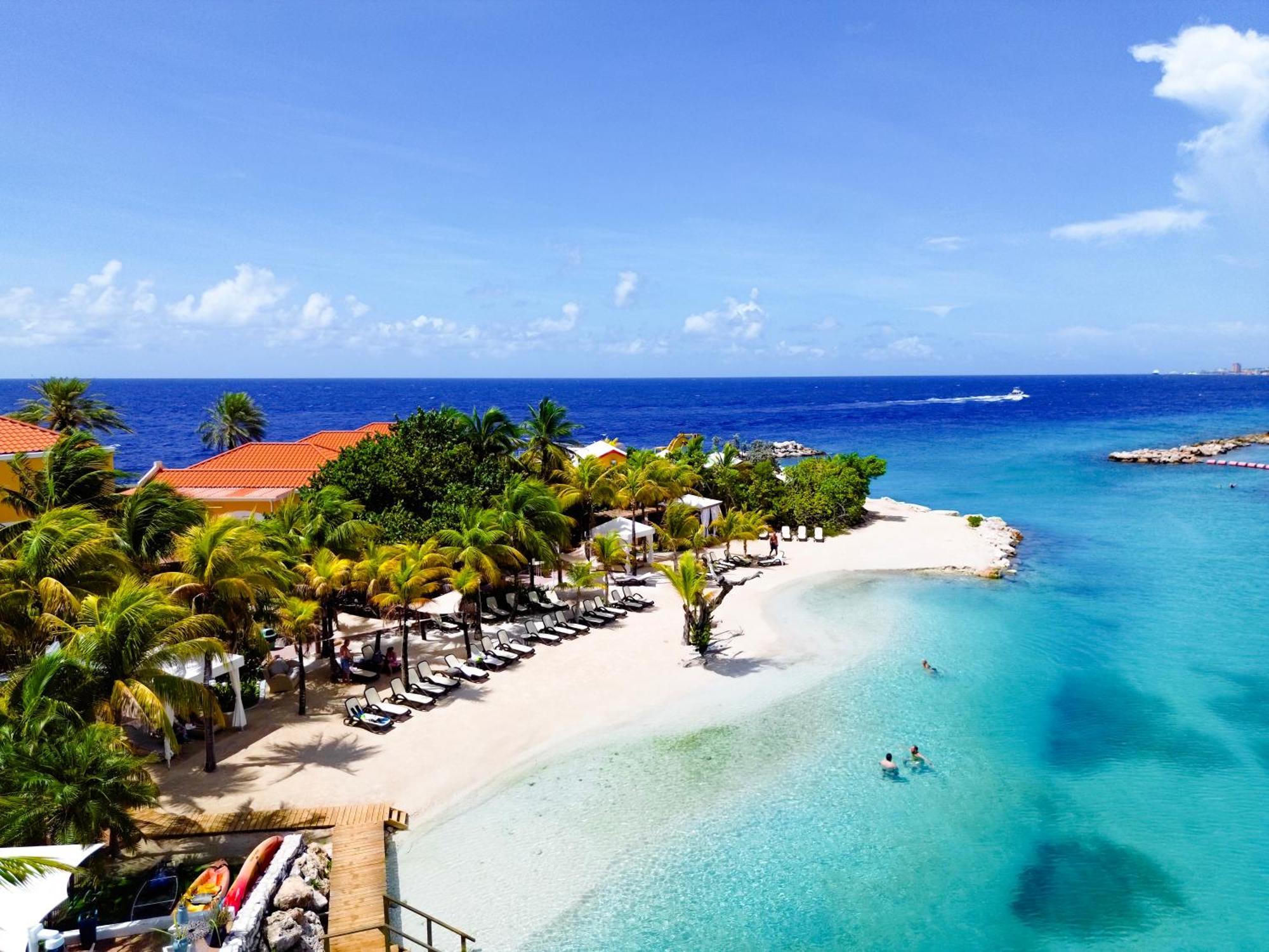 The Royal Sea Aquarium Resort Виллемстад Экстерьер фото