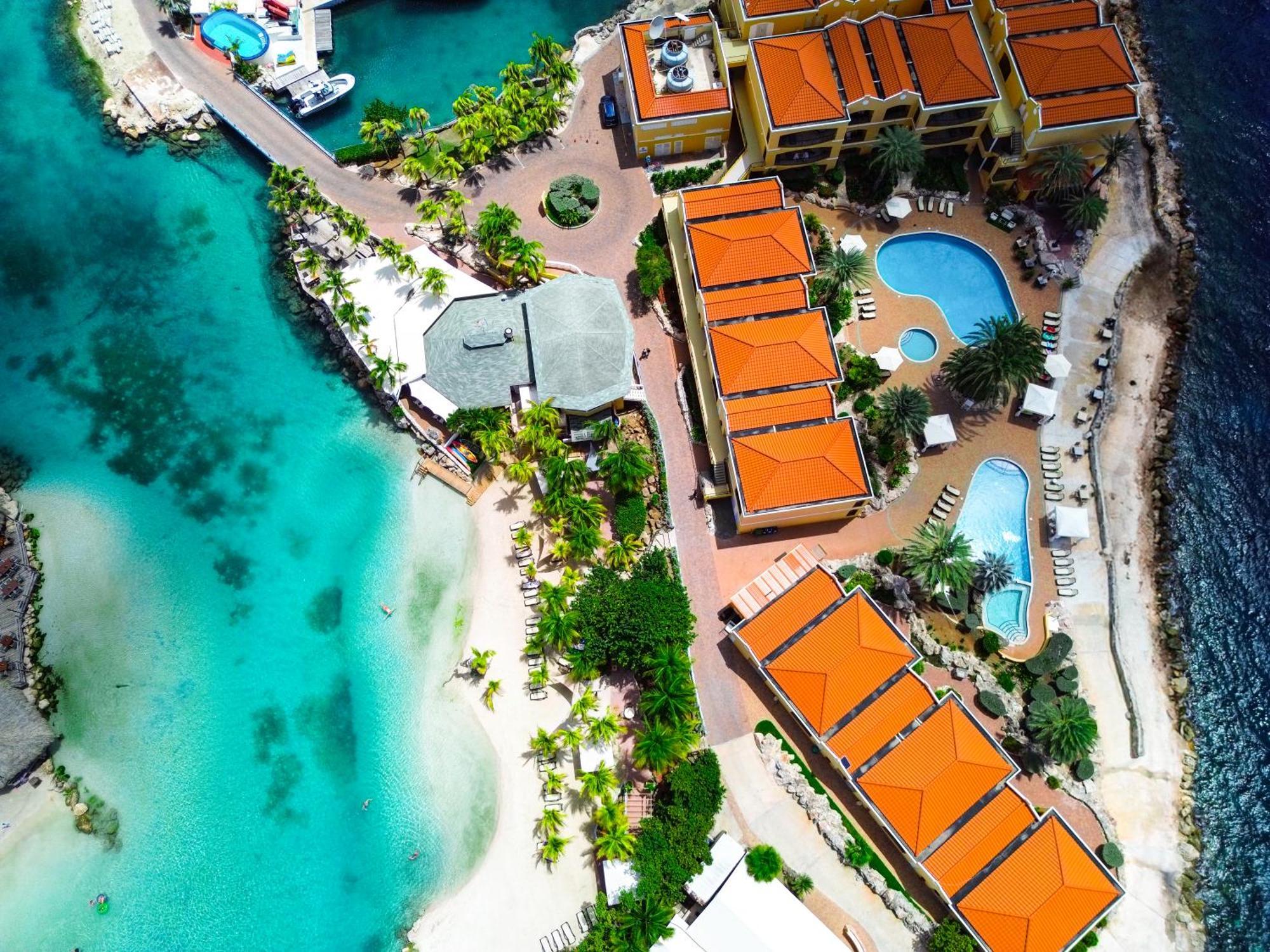 The Royal Sea Aquarium Resort Виллемстад Экстерьер фото