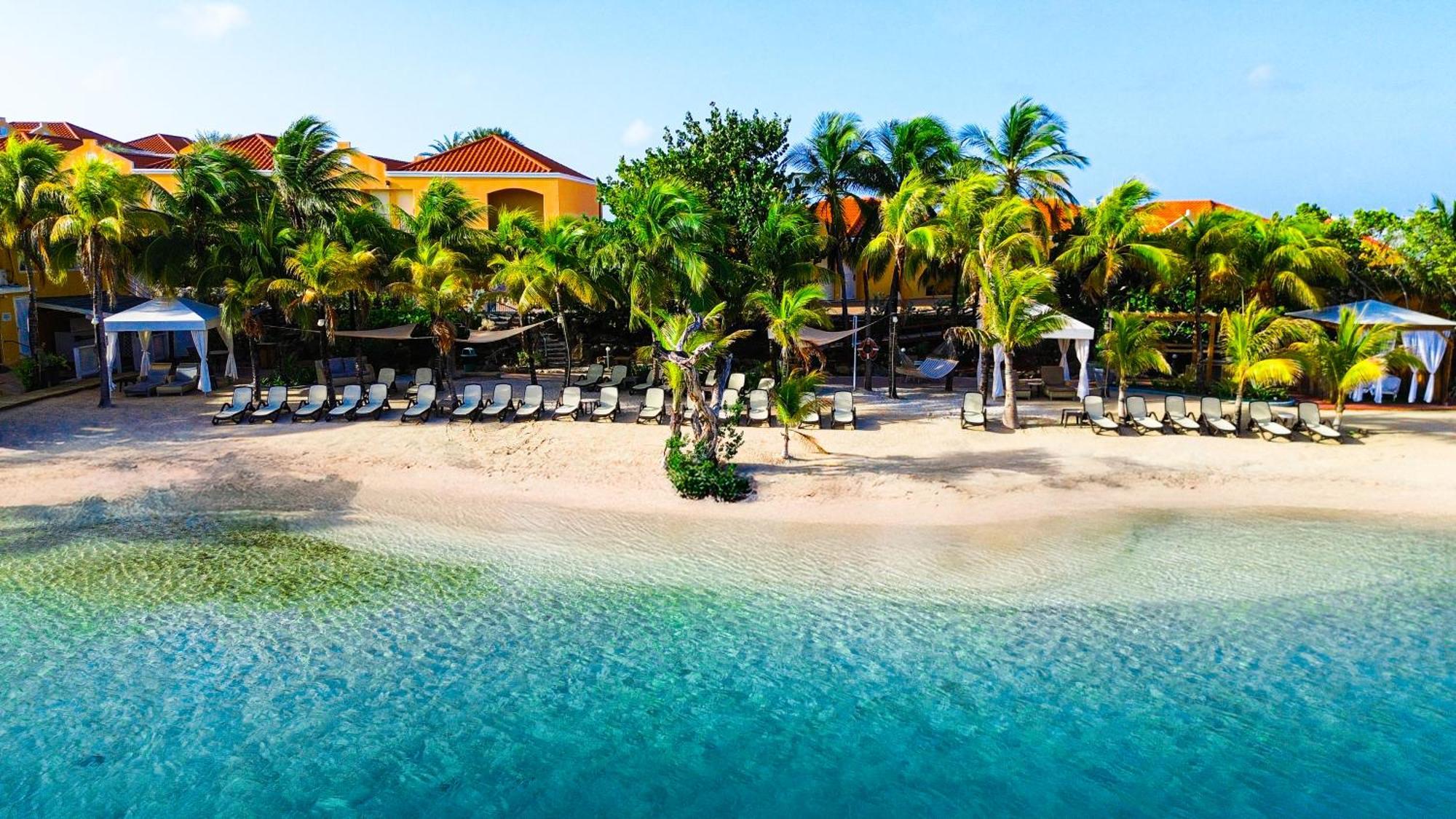 The Royal Sea Aquarium Resort Виллемстад Экстерьер фото