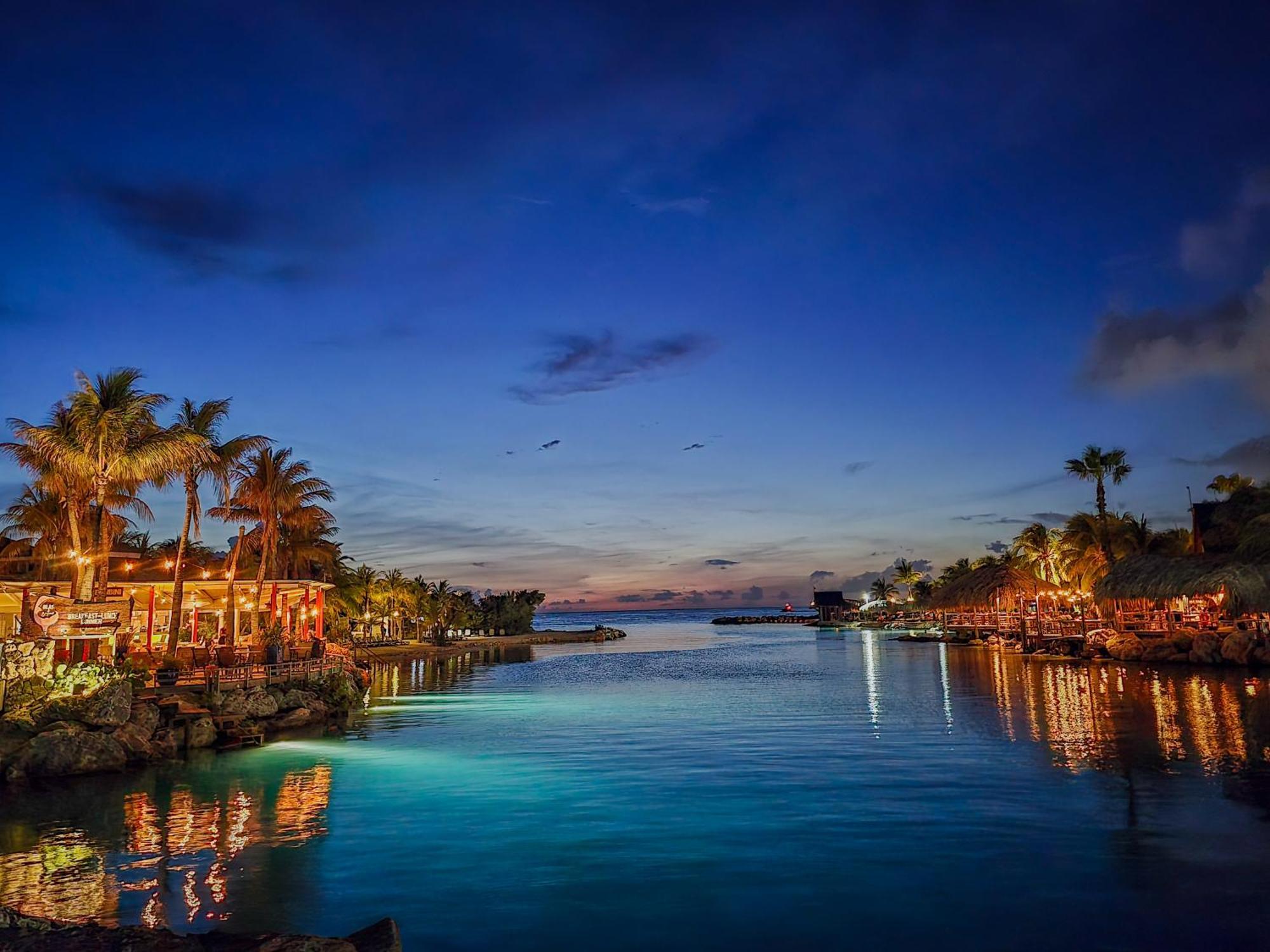 The Royal Sea Aquarium Resort Виллемстад Экстерьер фото